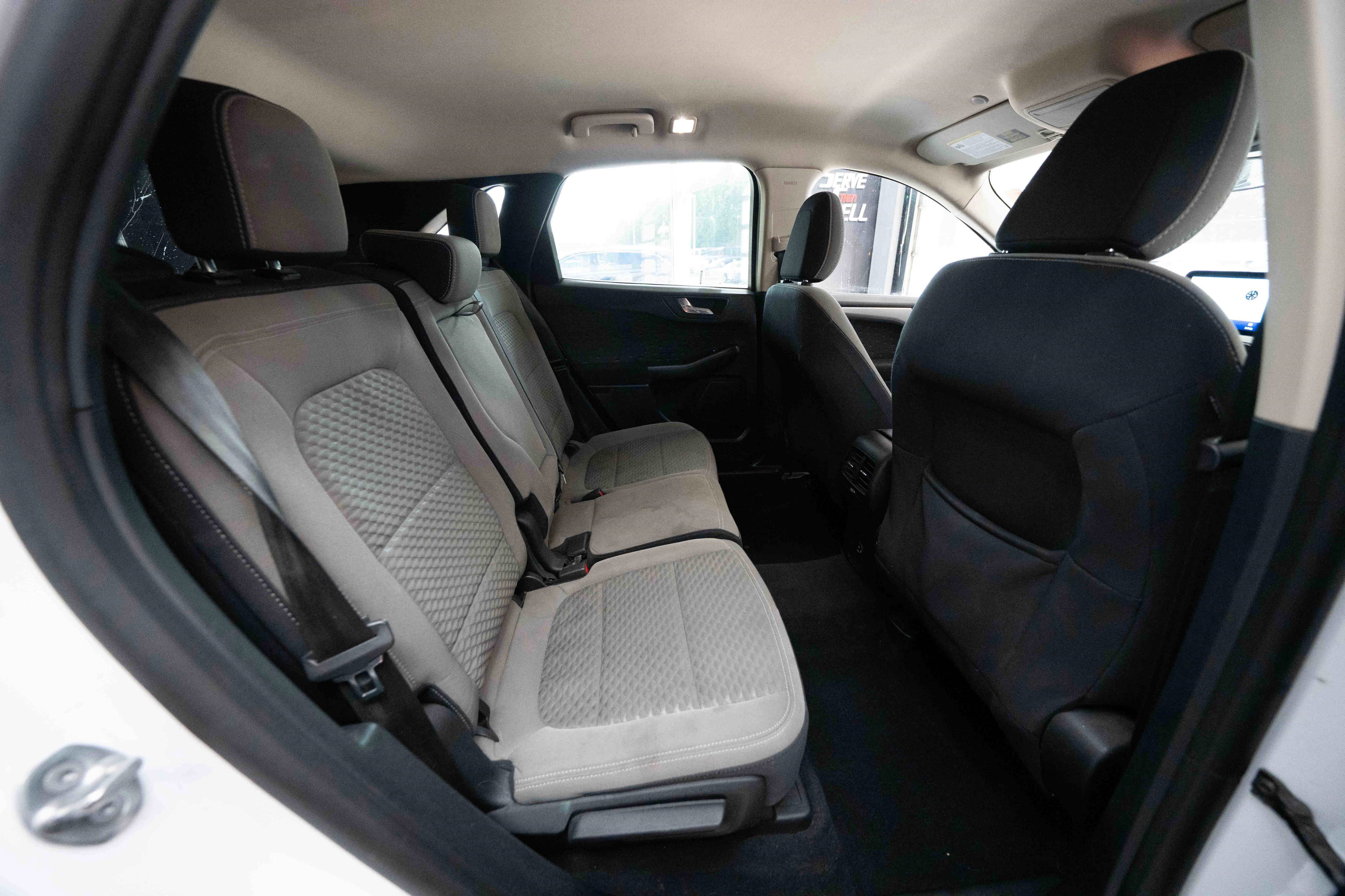 Used 2020 Ford Escape SE image 26