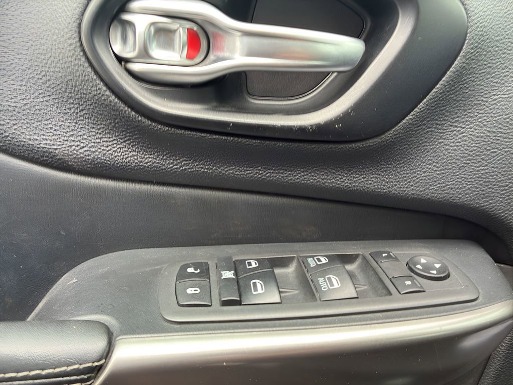 Used 2021 Jeep Cherokee Latitude Lux w/ Sun & Sound Group image 14