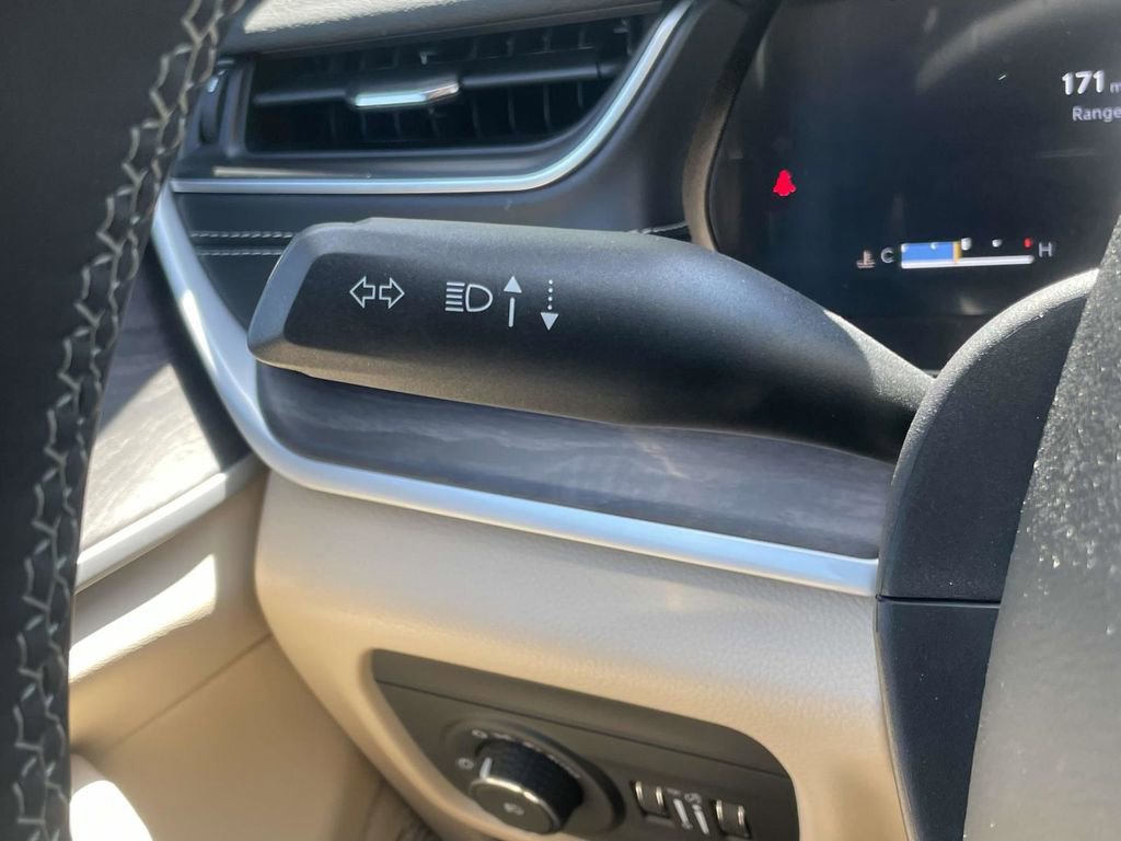 Certified 2025 Jeep Grand Cherokee Limited w/ Luxury Tech Group II image 34