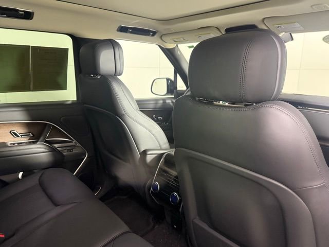 Used 2025 Land Rover Range Rover SE image 31