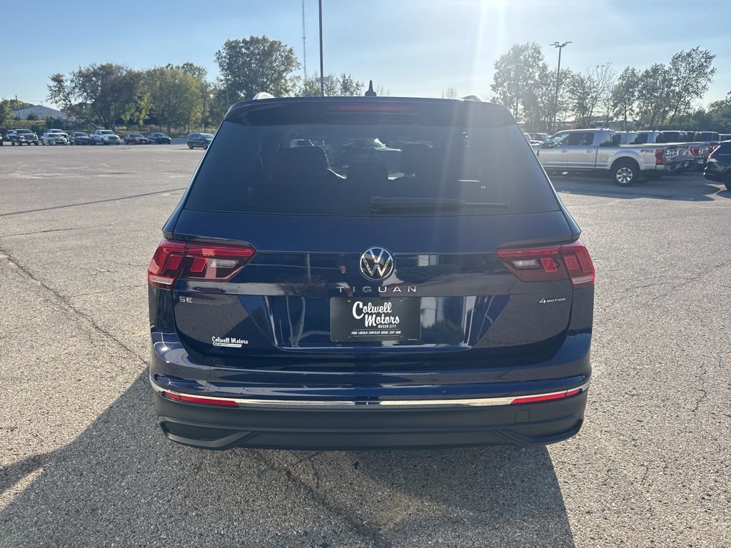Used 2022 Volkswagen Tiguan SE image 3