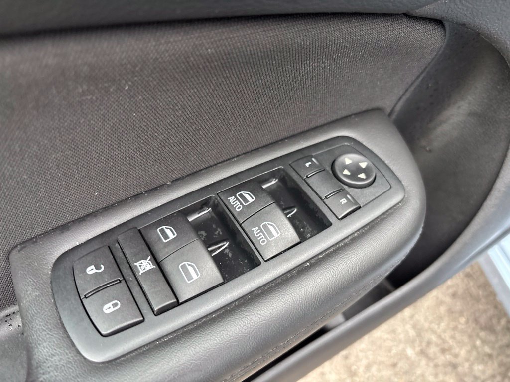 Used 2015 Chrysler 200 Limited w/ Convenience Group FWD image 16