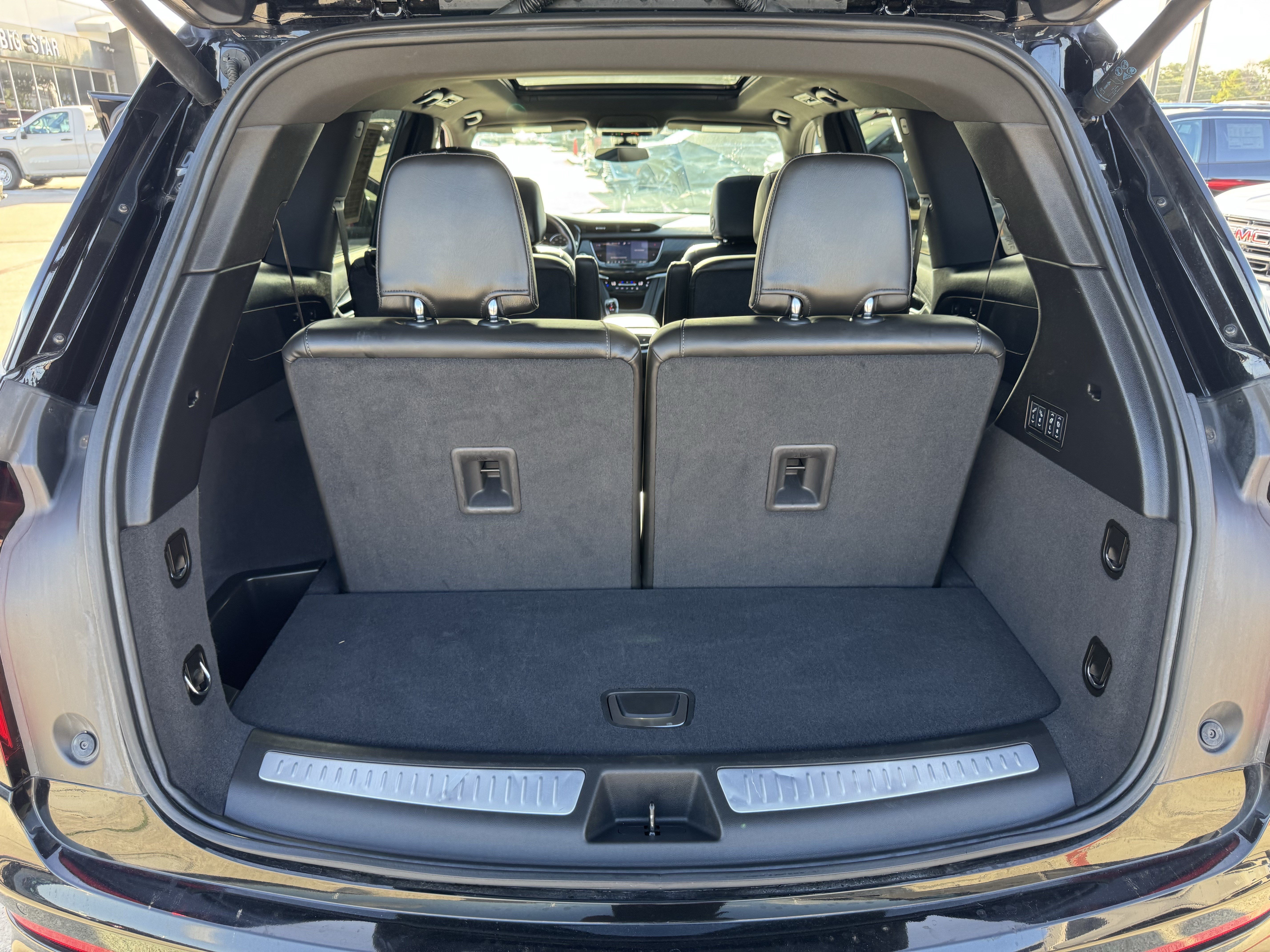 Used 2025 Cadillac XT6 Premium Luxury FWD image 28