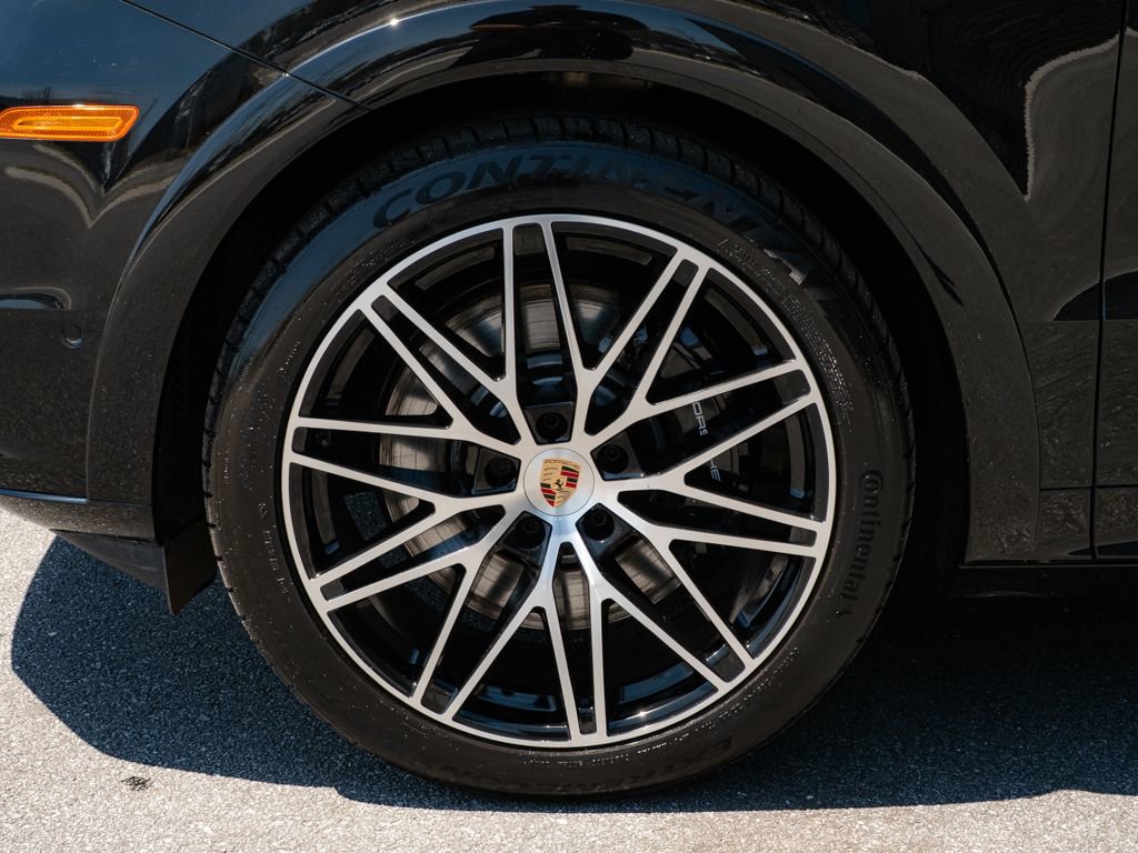 Used 2025 Porsche Cayenne GTS image 39