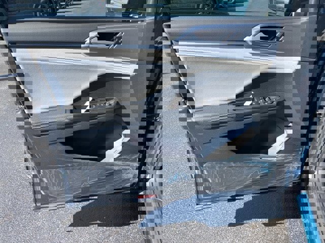 New 2025 Volkswagen Taos SE image 22