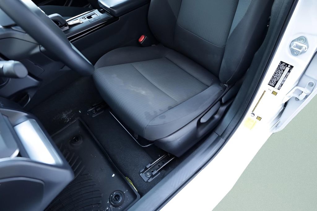 Used 2024 Toyota Prius LE image 19