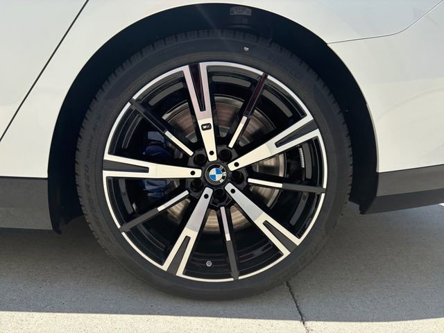 New 2026 BMW 550e xDrive image 32