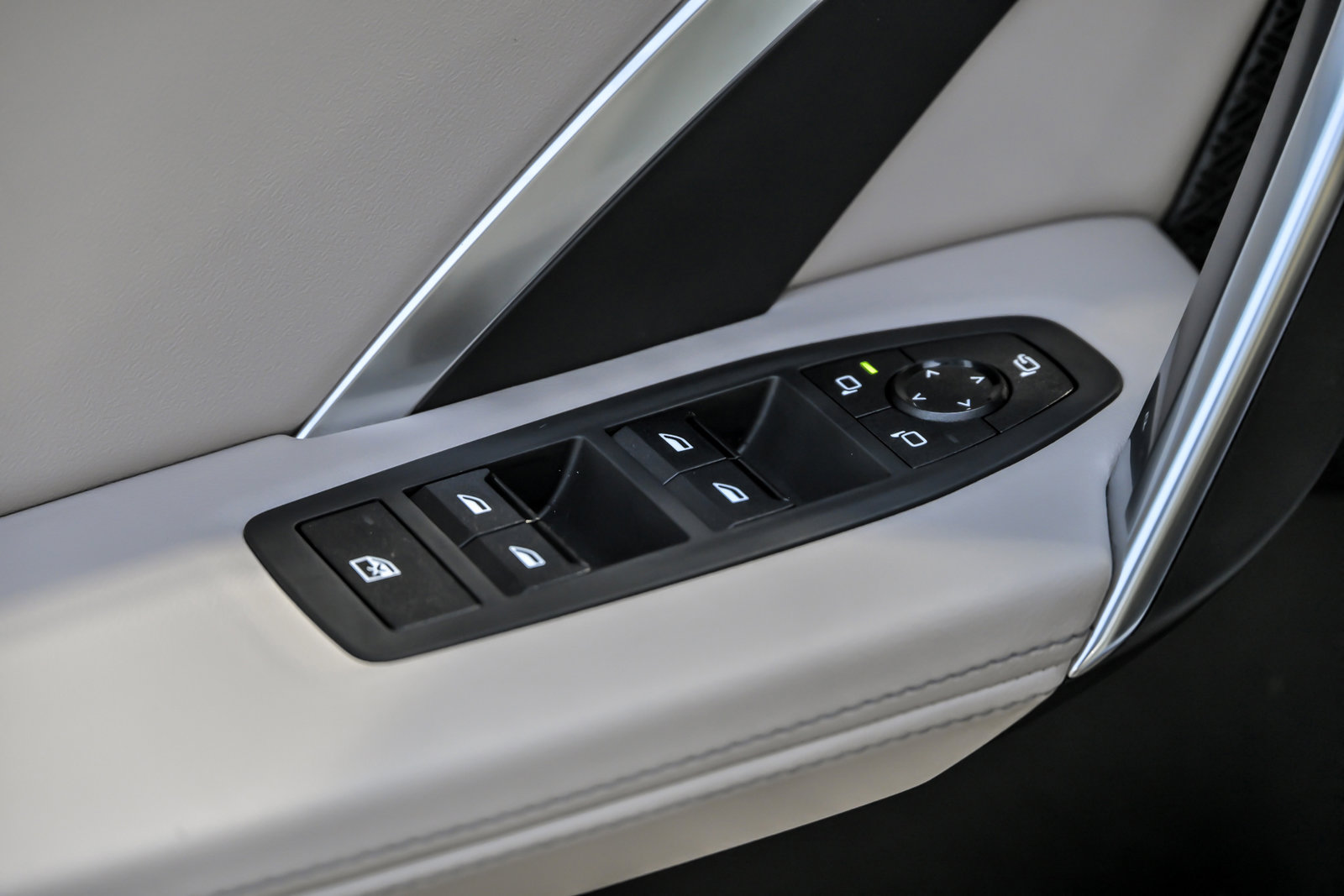 Used 2025 BMW X1 xDrive28i w/ Premium Package image 22