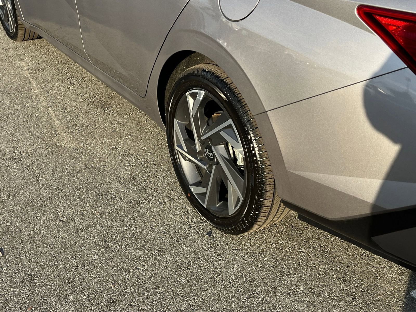 Used 2025 Hyundai Elantra Limited image 30