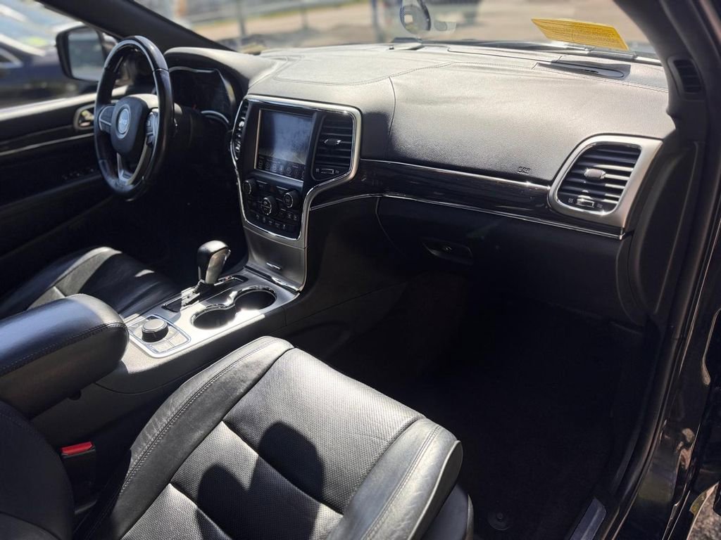 Used 2018 Jeep Grand Cherokee Overland AWD/4WD image 24