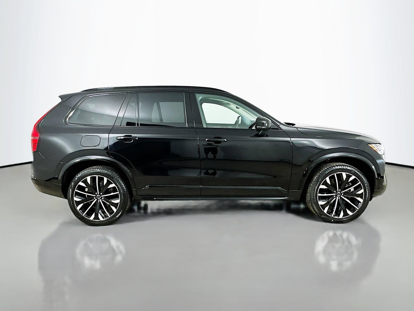New 2026 Volvo XC90 T8 Ultra w/ Protection Package AWD/4WD image 4