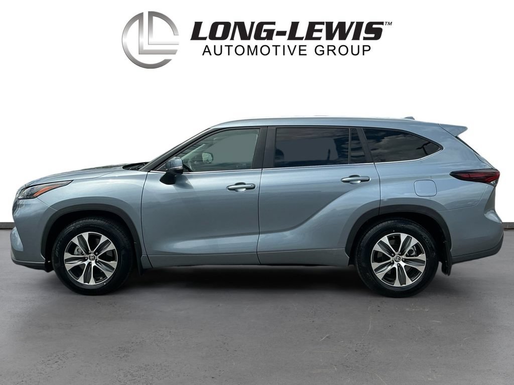 Used 2024 Toyota Highlander XLE FWD video 2