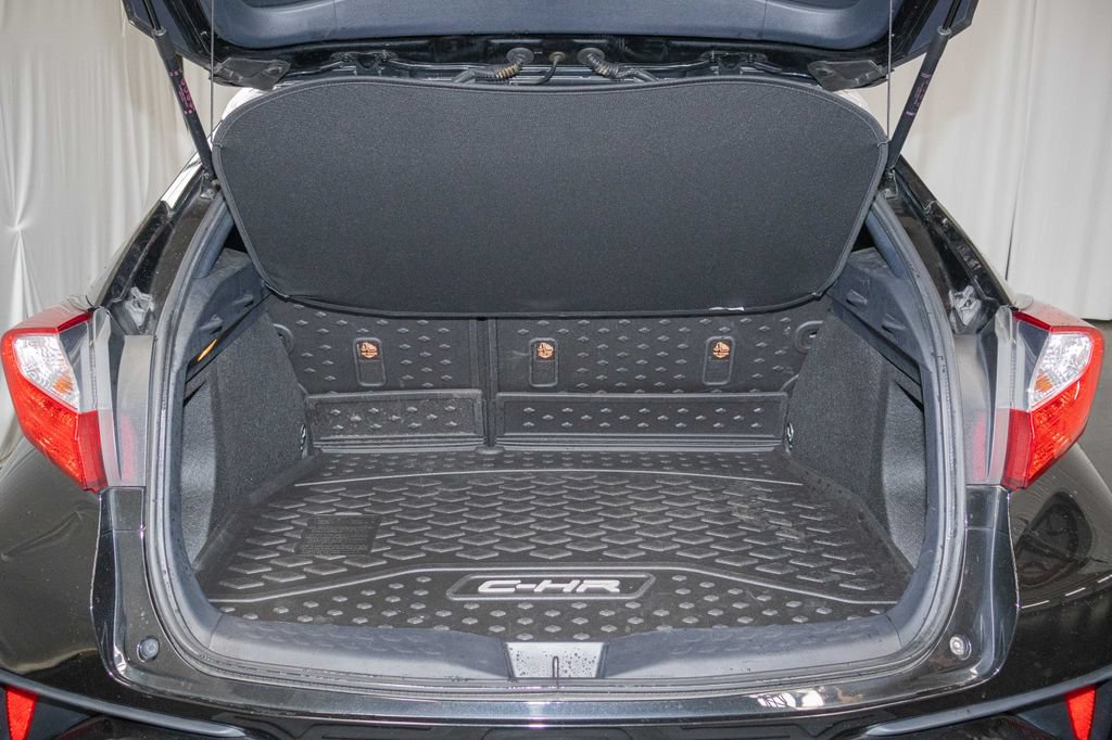 Used 2020 Toyota C-HR XLE FWD image 13
