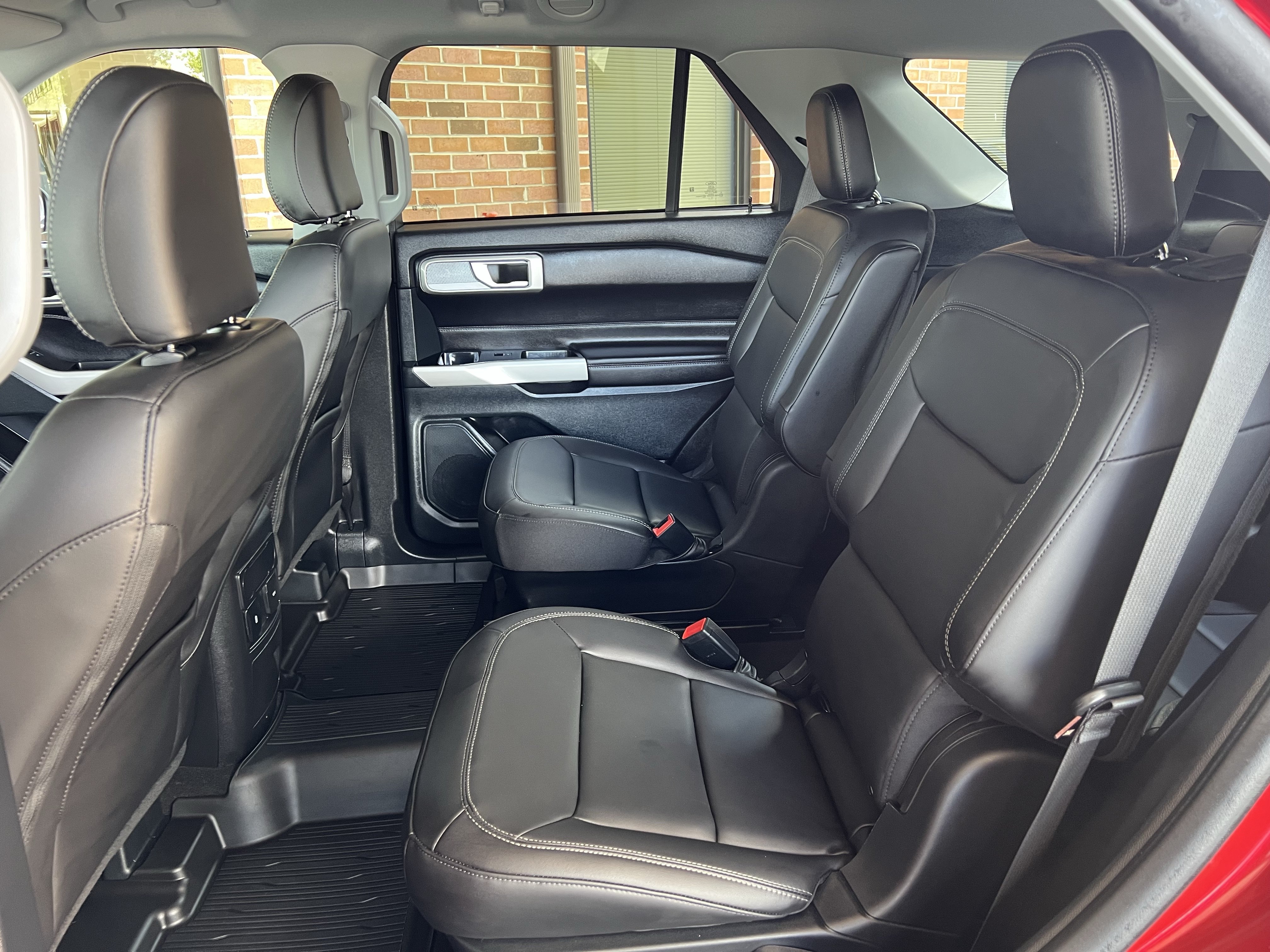 Used 2024 Ford Explorer XLT w/ Equipment Group 202A AWD/4WD image 5