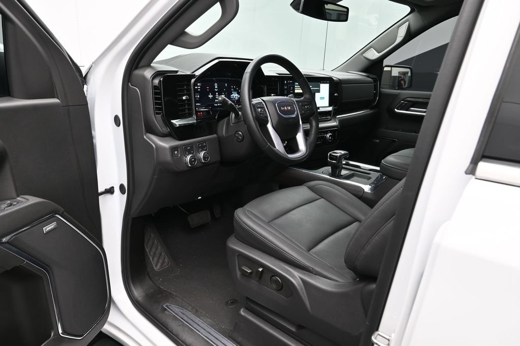 Used 2024 GMC Sierra 1500 SLT w/ SLT Premium Plus Package AWD/4WD image 4