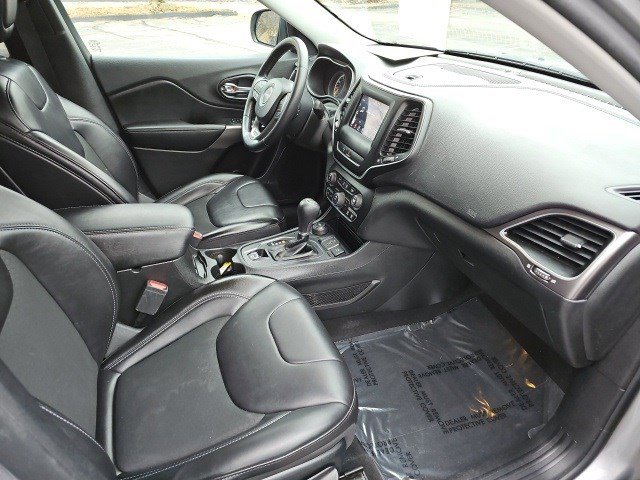 Used 2019 Jeep Cherokee Latitude Plus w/ Cold Weather Group image 11