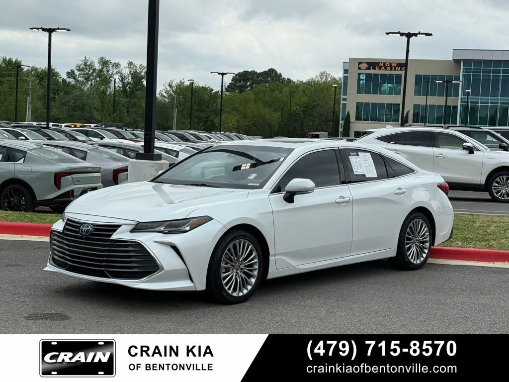 Used 2022 Toyota Avalon Limited w/ Advanced Safety Package FWD image 3