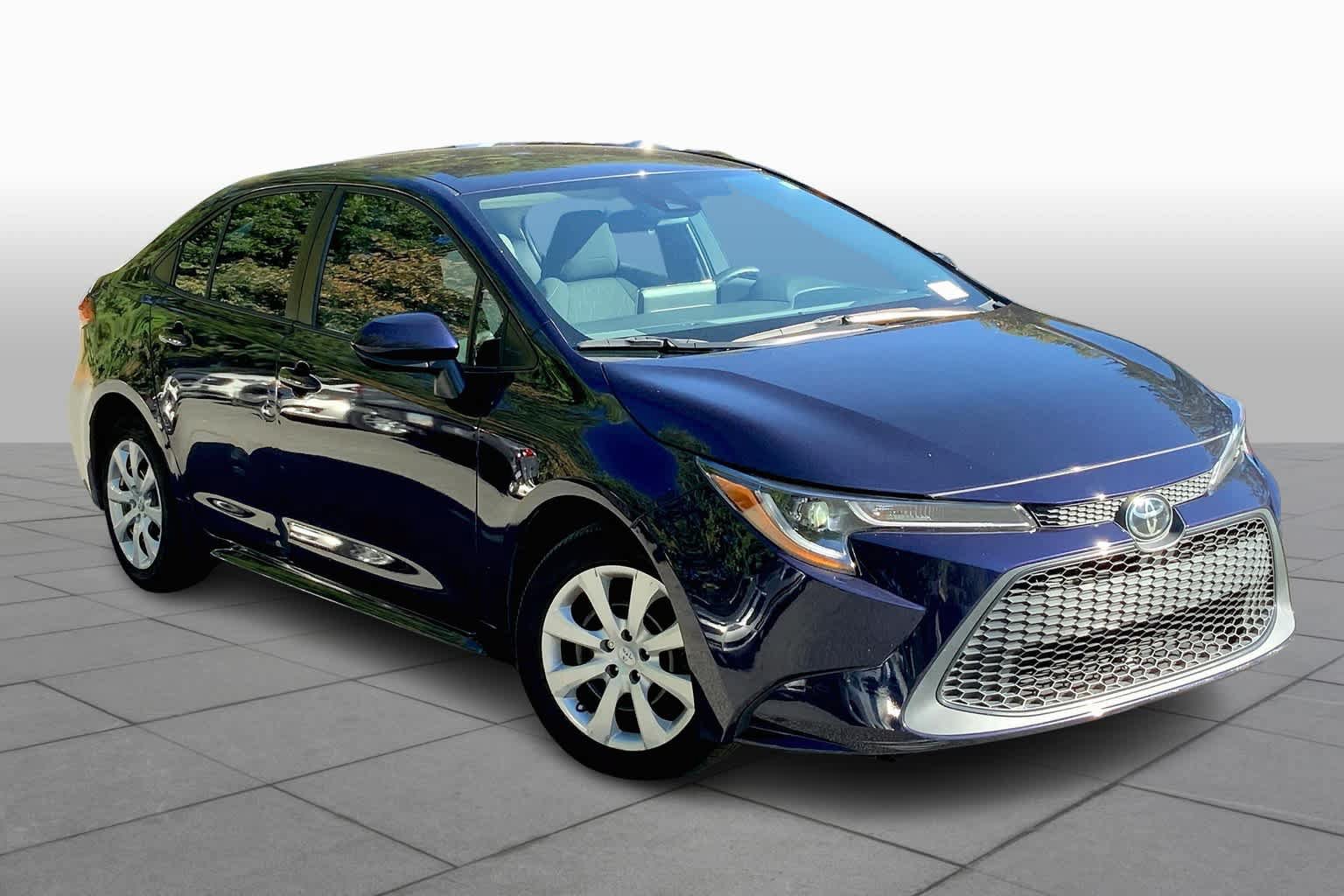 Used 2020 Toyota Corolla LE FWD image 3