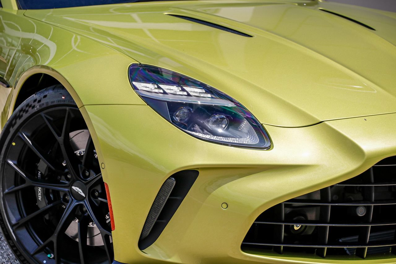 New 2025 Aston Martin V8 Vantage Coupe RWD image 3