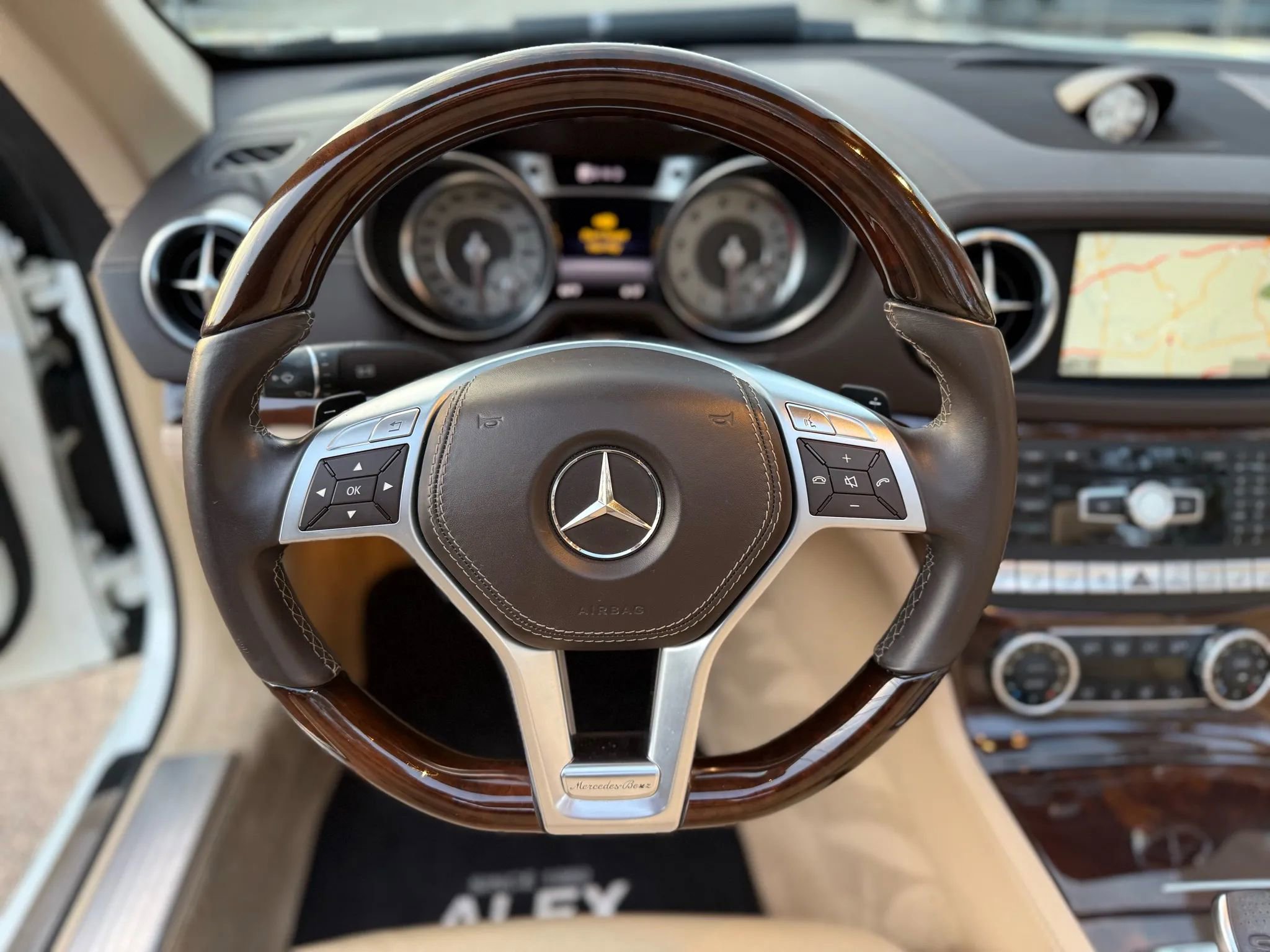 Used 2014 Mercedes-Benz SL 550 image 31