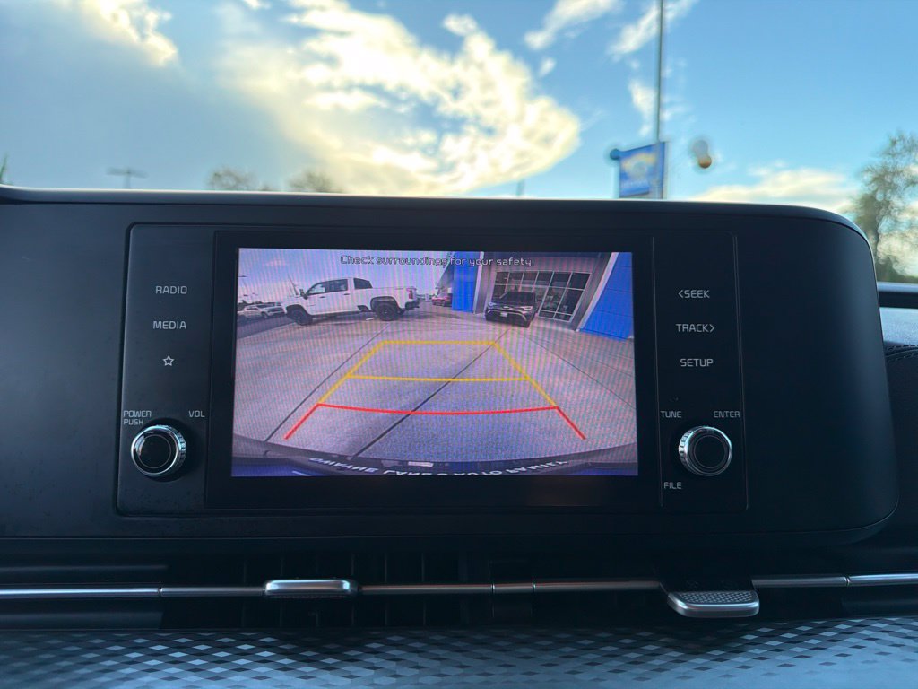 Used 2022 Kia Carnival LX FWD image 15