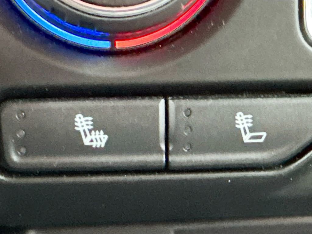 Used 2022 Chevrolet Suburban LT w/ Luxury Package image 21