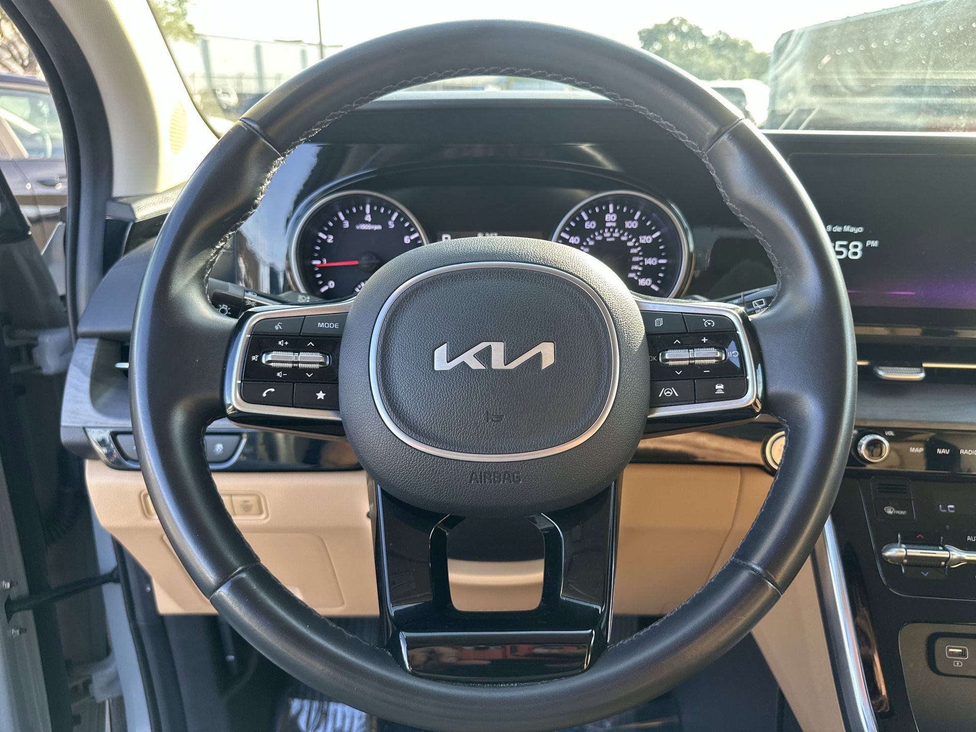 Used 2024 Kia Carnival EX FWD image 11
