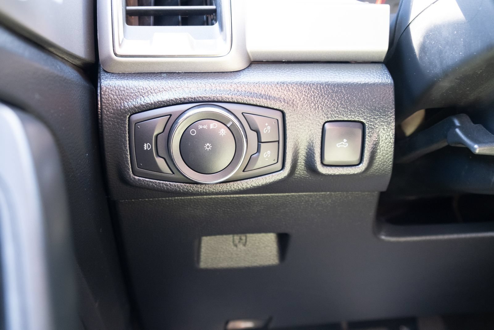 Used 2020 Ford Ranger XLT w/ Equipment Group 301A Mid AWD/4WD image 9