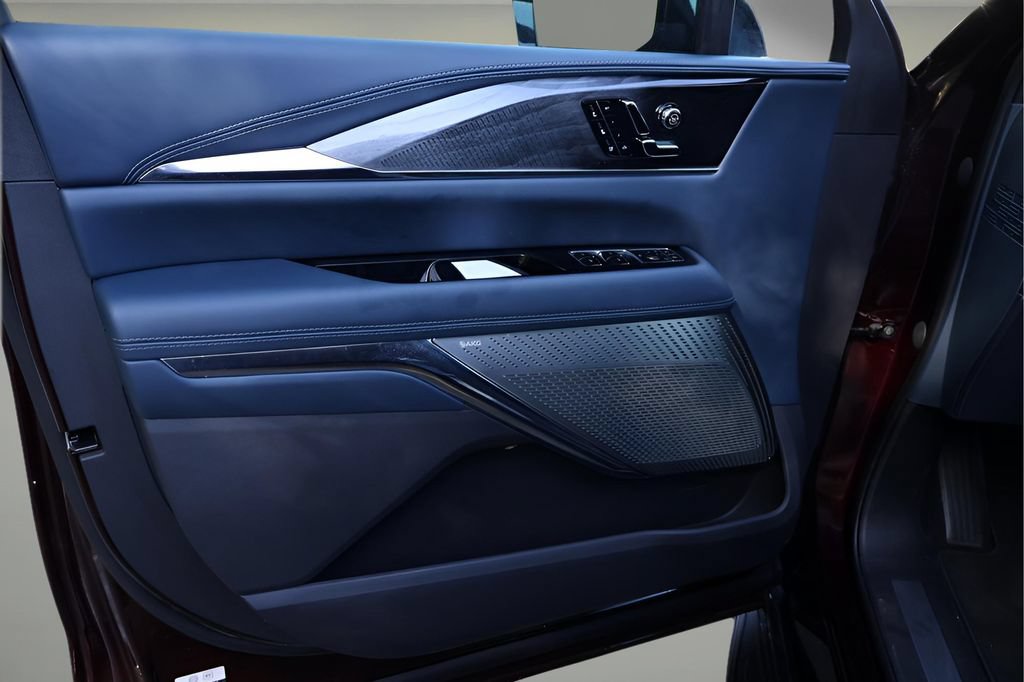 New 2025 Cadillac Escalade IQ Luxury 2 AWD/4WD image 11
