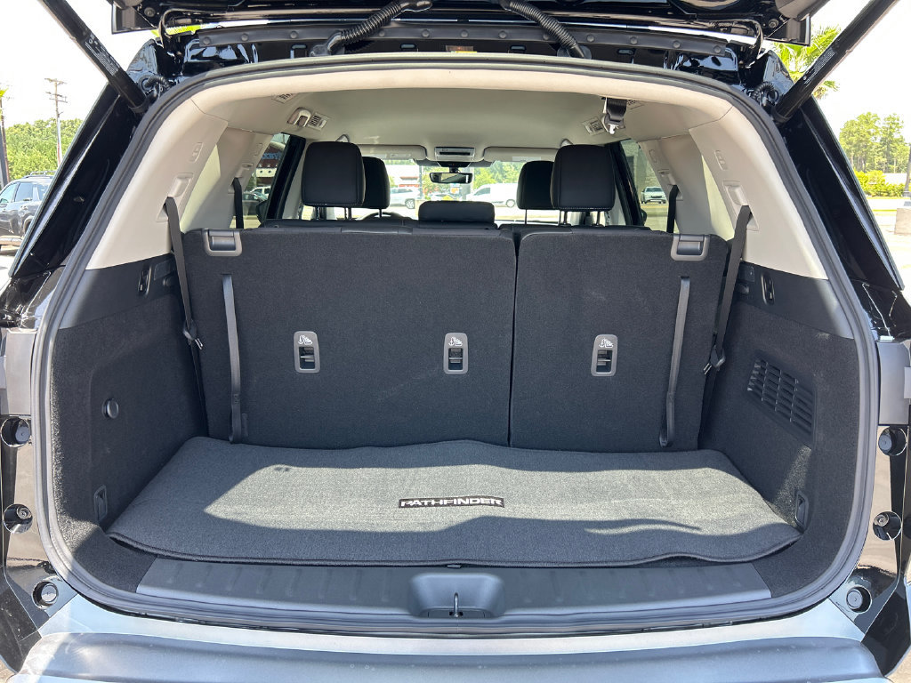 New 2026 Nissan Pathfinder SL FWD image 9