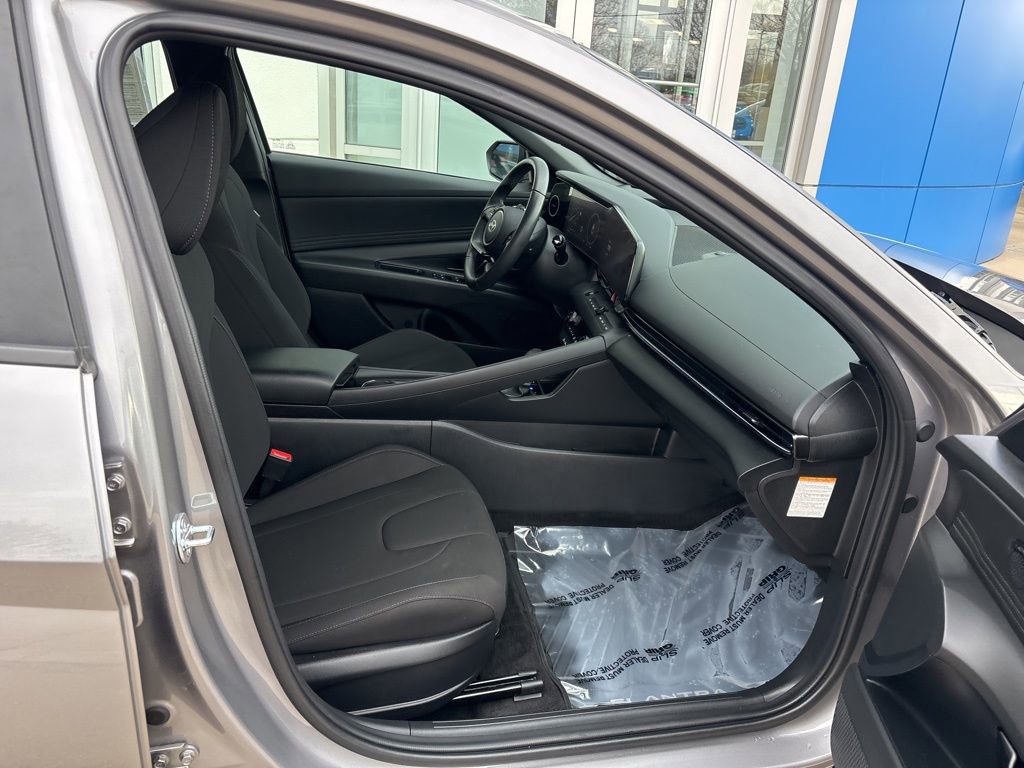 Used 2025 Hyundai Elantra SEL image 27
