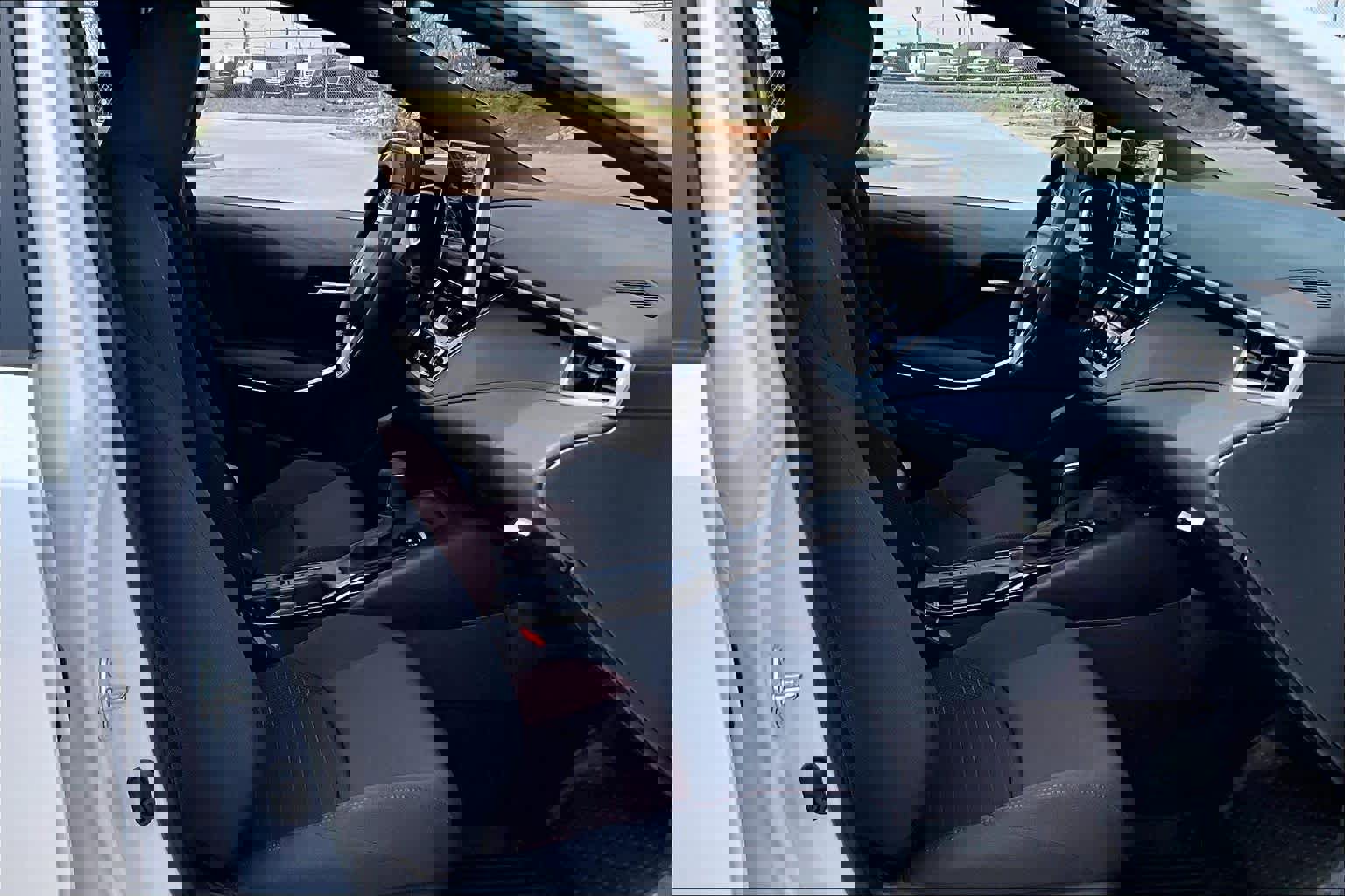 Used 2025 Toyota Corolla SE image 9