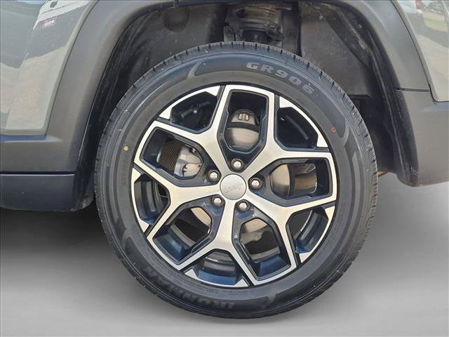 Used 2024 Jeep Compass Latitude AWD/4WD image 23