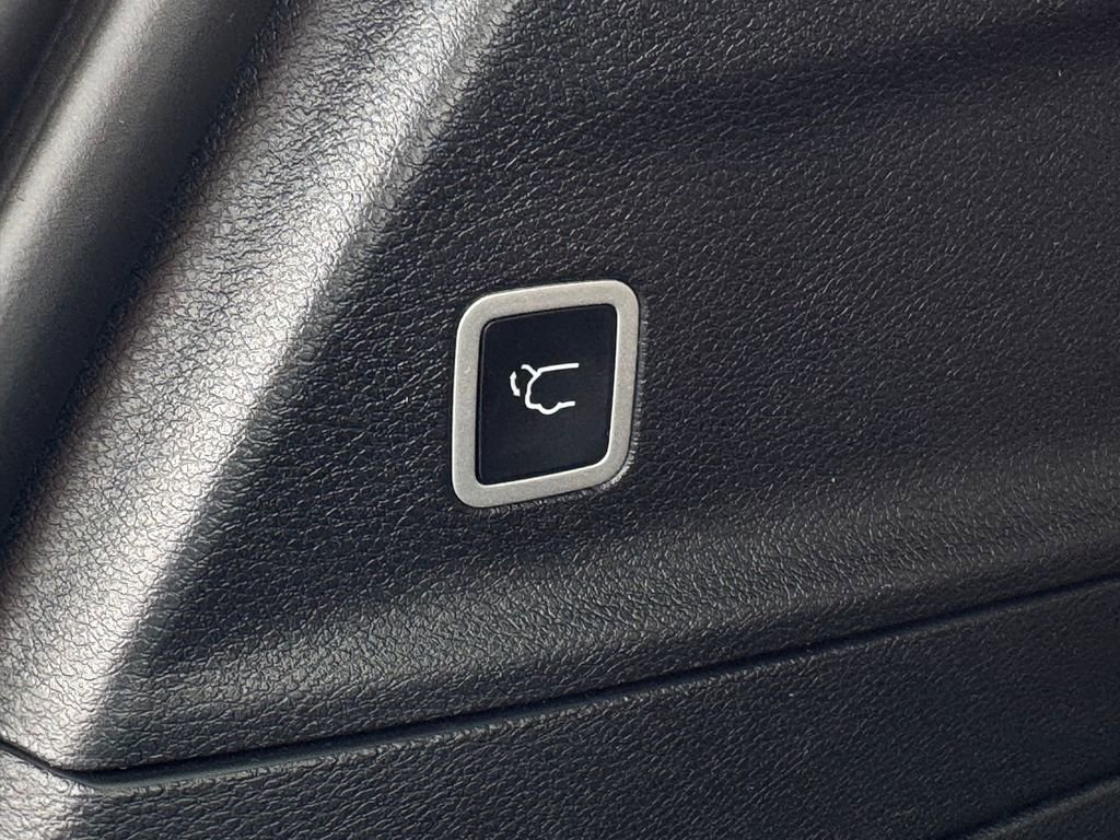 Used 2024 Chrysler Pacifica Pinnacle FWD image 19