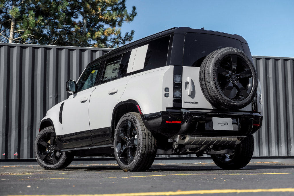 New 2026 Land Rover Defender 110 X-Dynamic SE AWD/4WD image 2