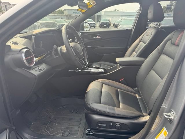 Used 2025 Chevrolet Trax RS w/ Sunroof Package FWD image 10