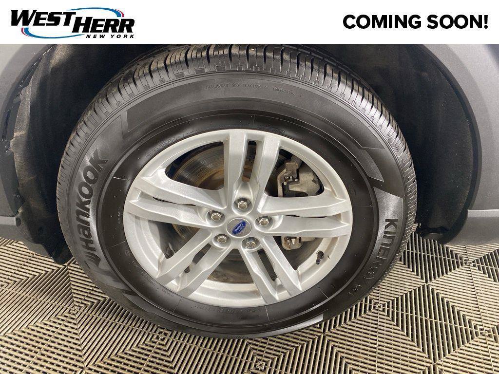 Used 2024 Ford Explorer XLT w/ Equipment Group 202A AWD/4WD image 30
