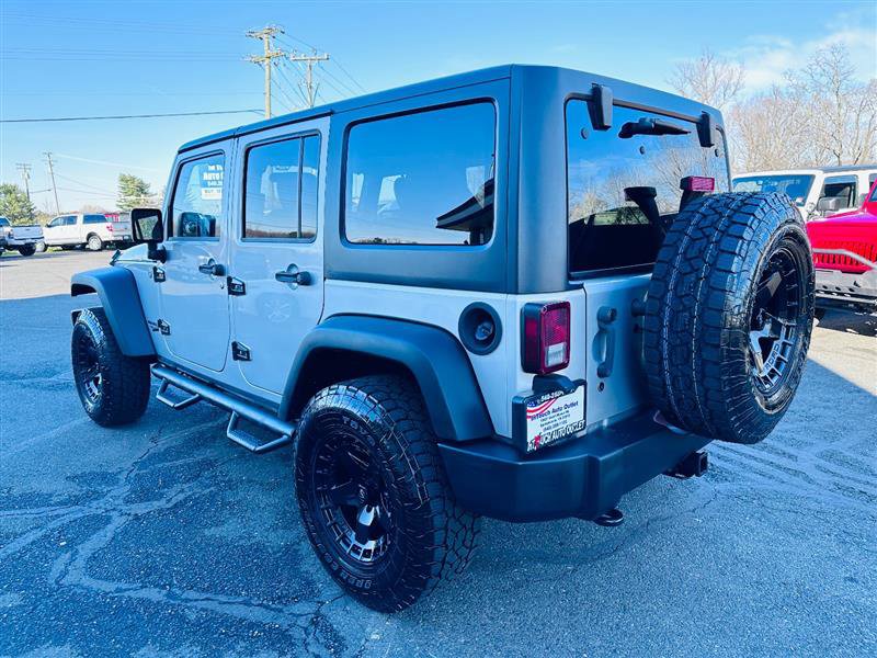 Used 2012 Jeep Wrangler Unlimited Rubicon w/ Max Tow Pkg image 7