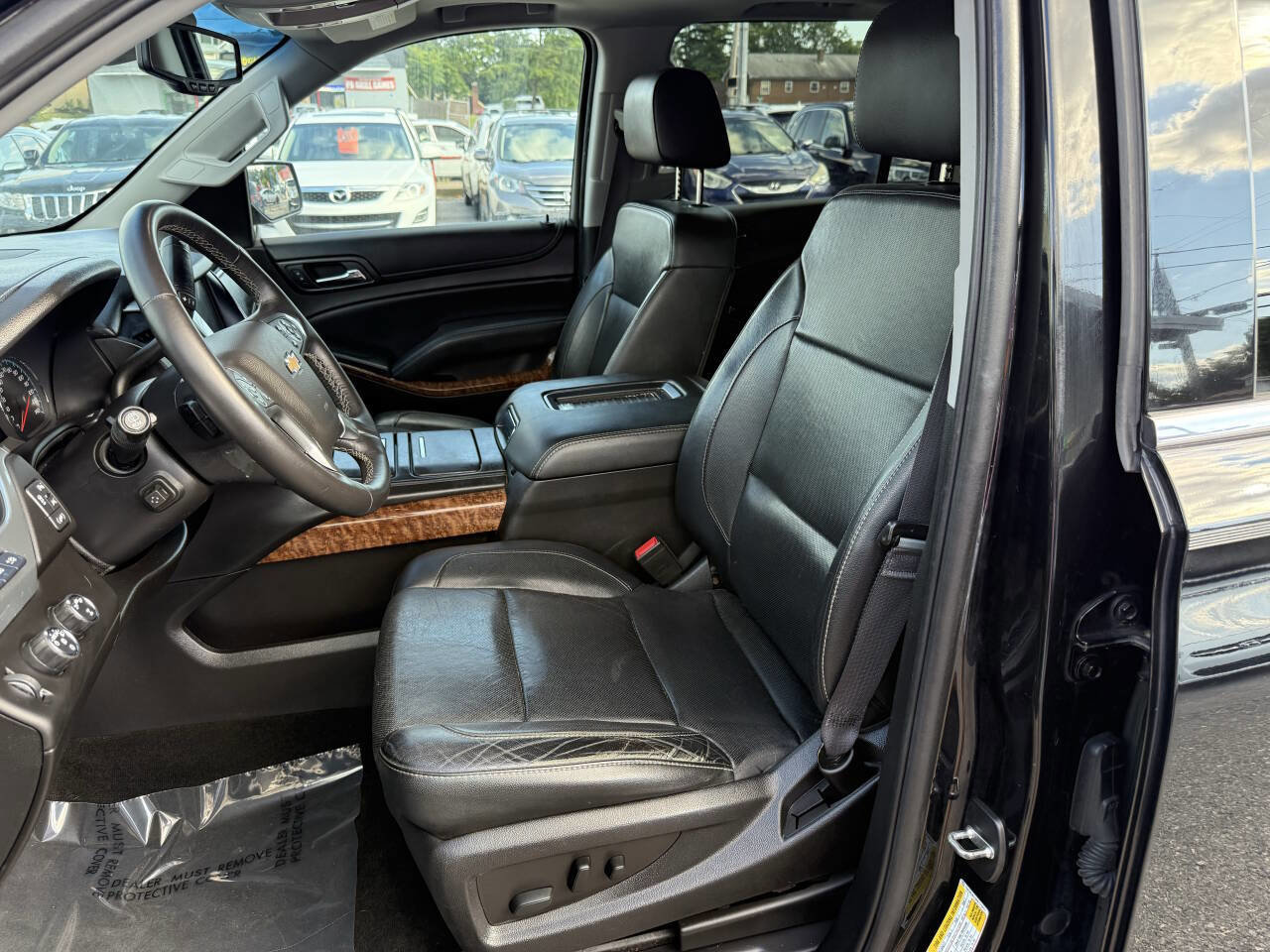 Used 2017 Chevrolet Suburban Premier image 5