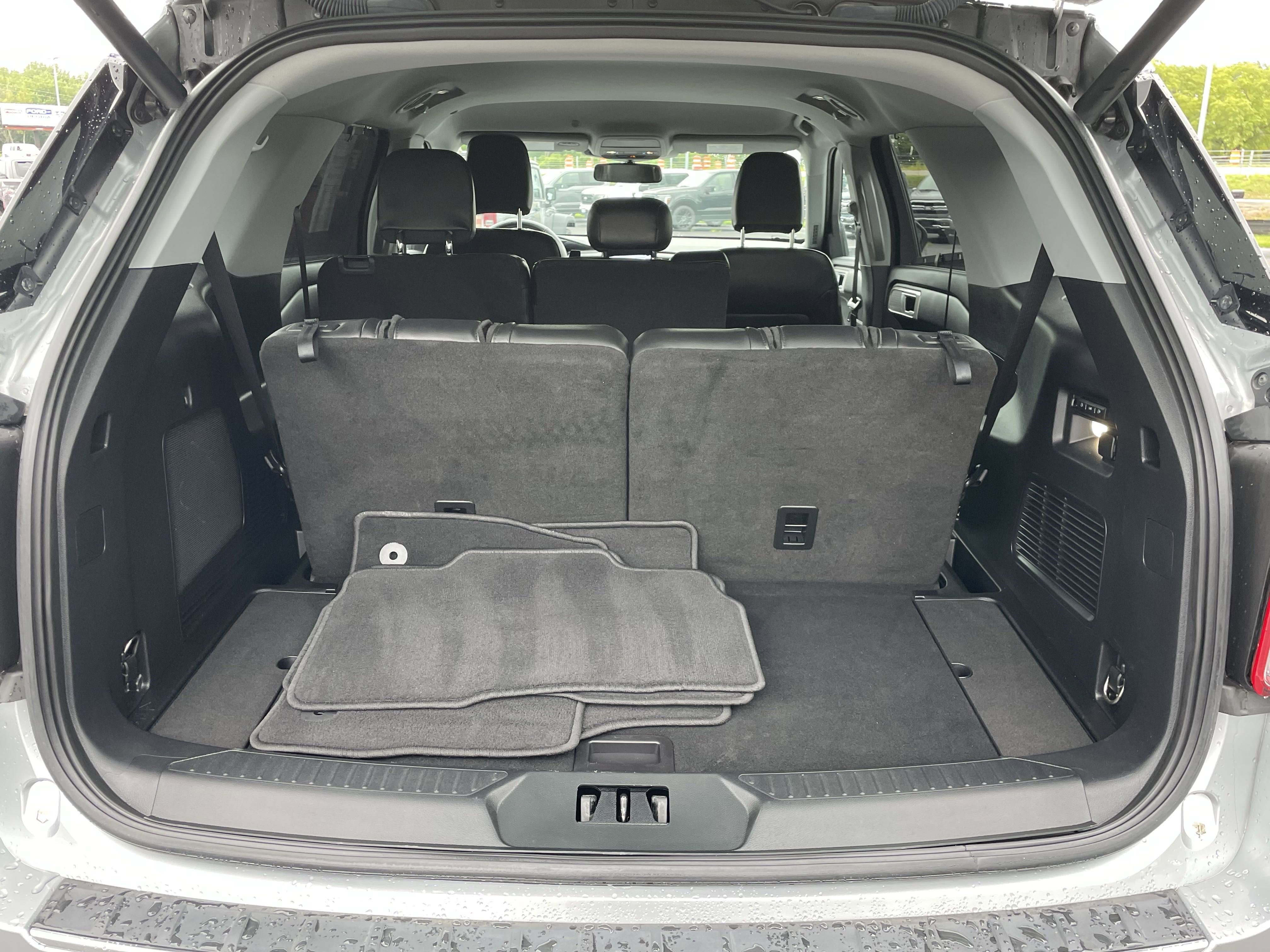 Used 2022 Ford Explorer Limited image 40