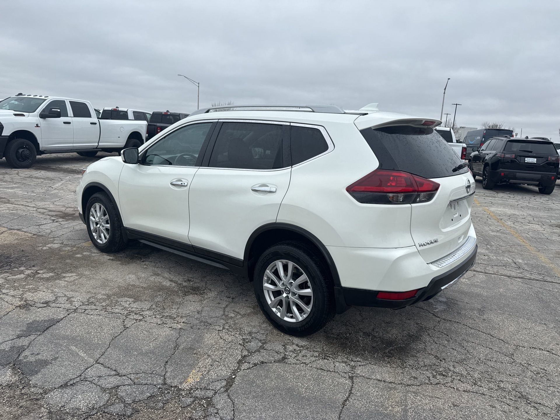 Used 2018 Nissan Rogue SV image 8