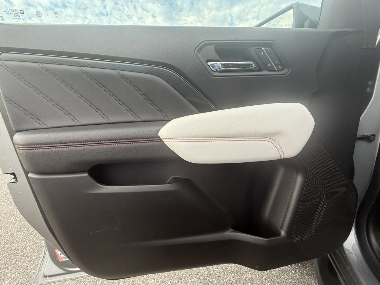 Used 2023 GMC Canyon AT4X image 24