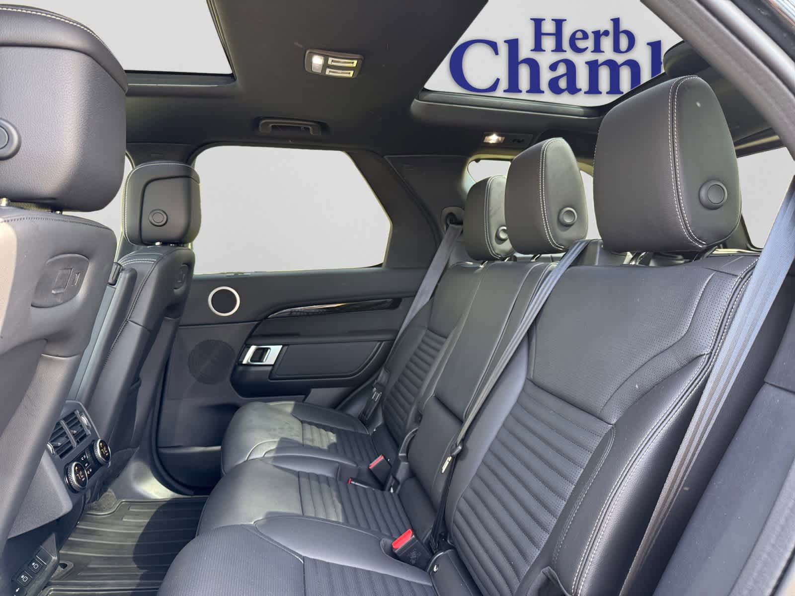 Used 2025 Land Rover Discovery S AWD/4WD image 18