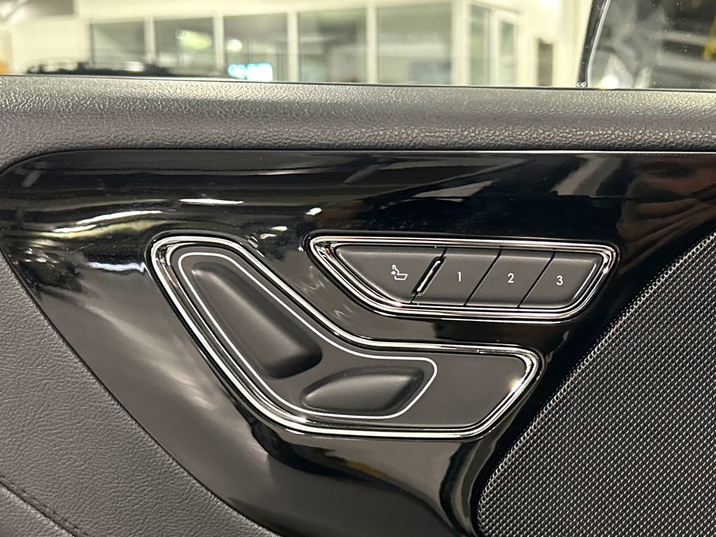 Used 2026 Lincoln Aviator AWD image 22