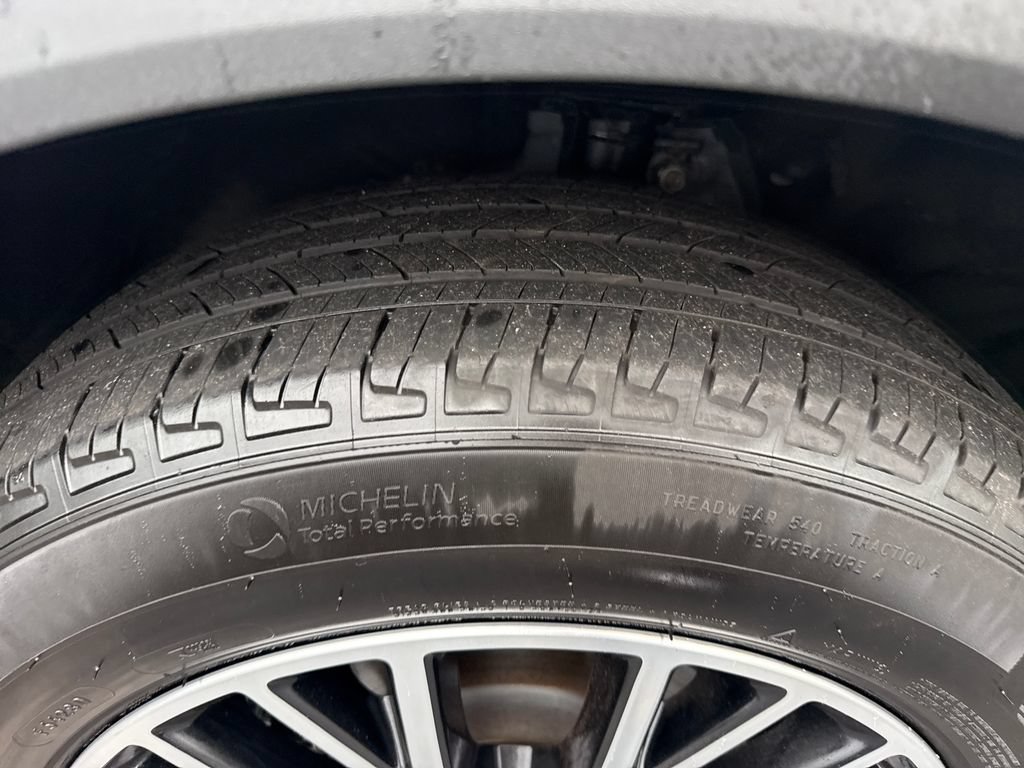 Used 2025 Ford Escape SE FWD image 19