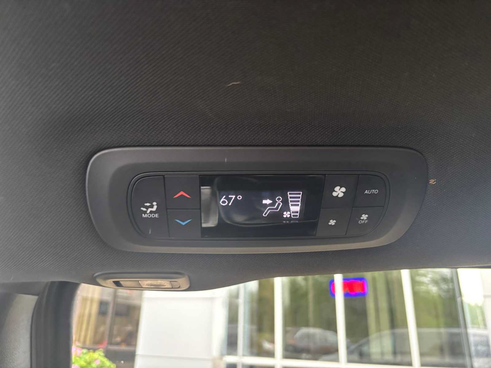 Used 2025 Chrysler Pacifica Limited FWD image 17
