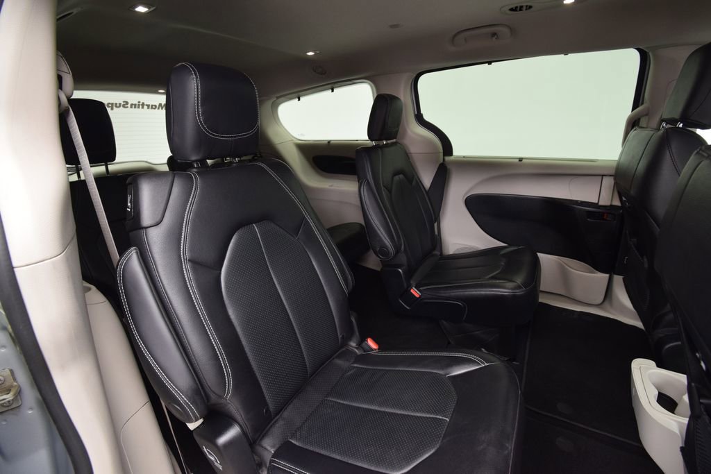Used 2022 Chrysler Pacifica Touring-L image 24