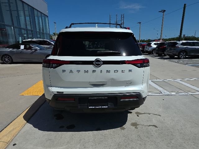 Used 2024 Nissan Pathfinder SV w/ SV Premium Package FWD image 5