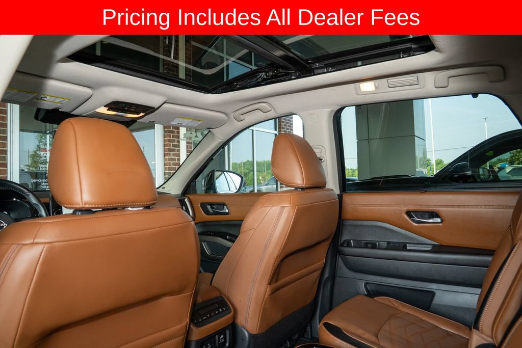 Used 2024 Nissan Pathfinder Platinum AWD/4WD image 11
