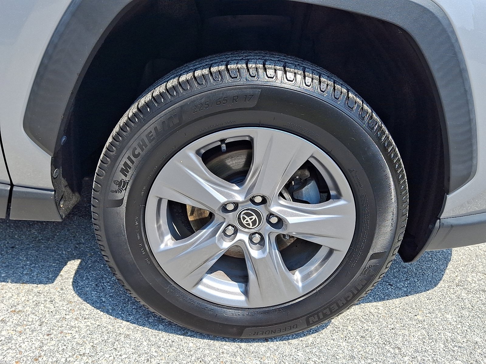Used 2022 Toyota RAV4 XLE AWD/4WD image 8